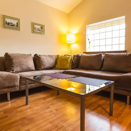 Aparthouse Apartment *
