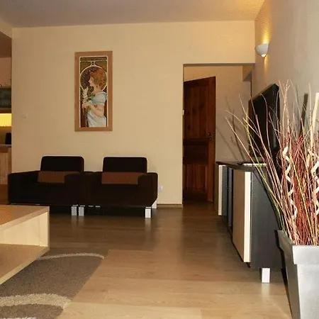 Aparthouse شقة *